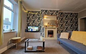 Brodie'S Hideaway: Stylish Two-Bed Amble Apartment